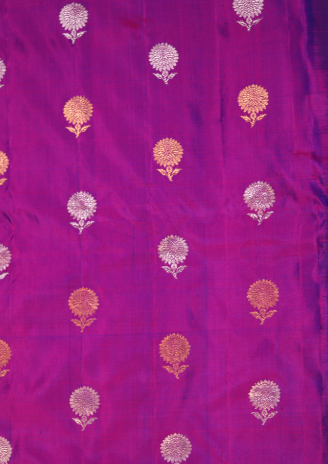 Handloom Ghadwal: Banarasee Flower Buttis with Kath Highlights
