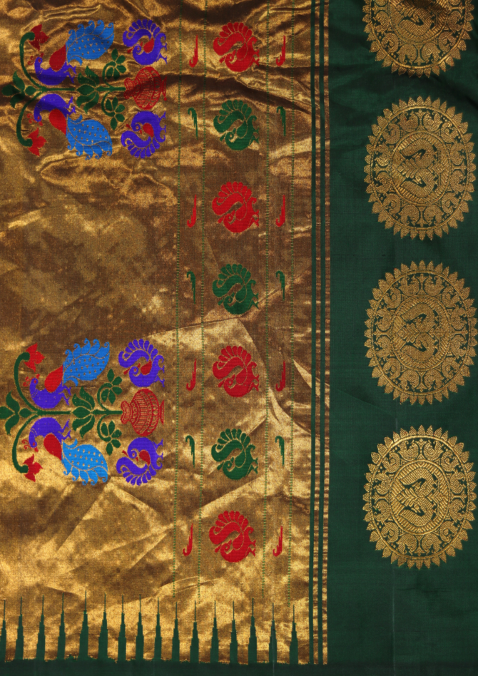 Signature Gap Border Twist with Fancy Pallu & Butti