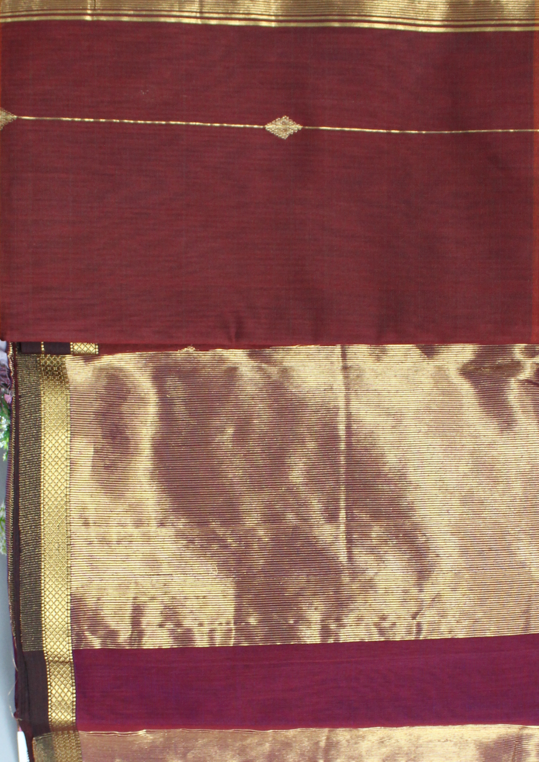 Wine Maroon Maheshwari Pure Handloom Silk Dual Shaded Diamond Butti Cotton Saree